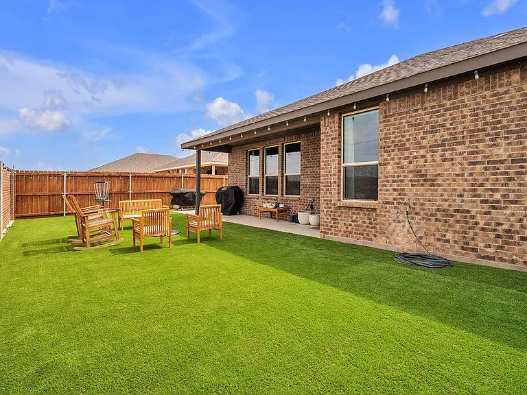 7012 Expedition Dr — Photo 2
