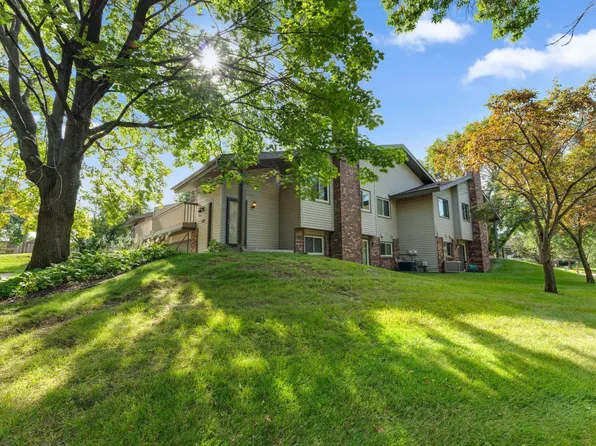 9657 Hampshire Ln, Eden Prairie, MN 55347