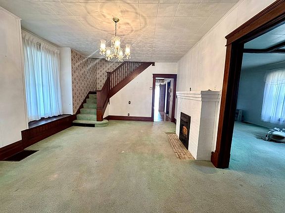 4th image of 203 Spring St