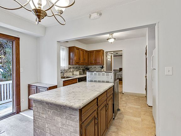 5th image of 134 Elroy Ave