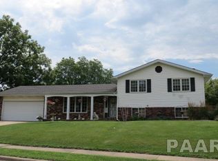 3132 N Elmcroft Ter, Peoria, IL 61604