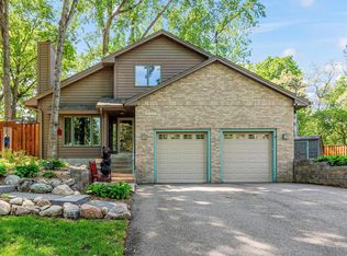 2195 Bayview Pl, Wayzata, MN 55391