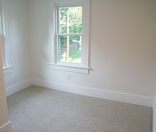 3rd image of 930 Crestline Dr