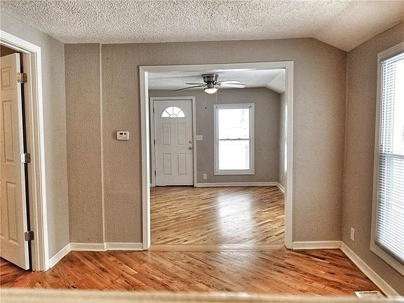 3rd image of 919 E Sea Ave