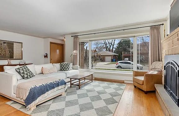 4th image of 5650 N Rogers Ave
