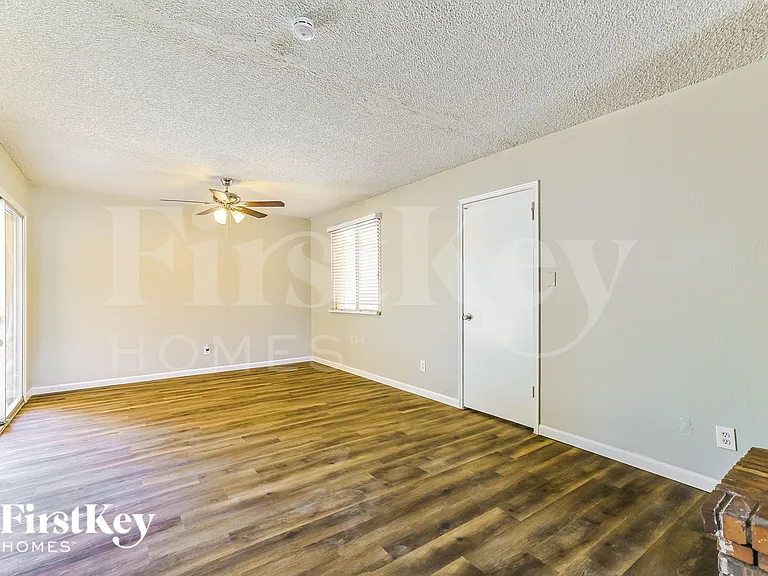 171 W Jasper Dr — Photo 2
