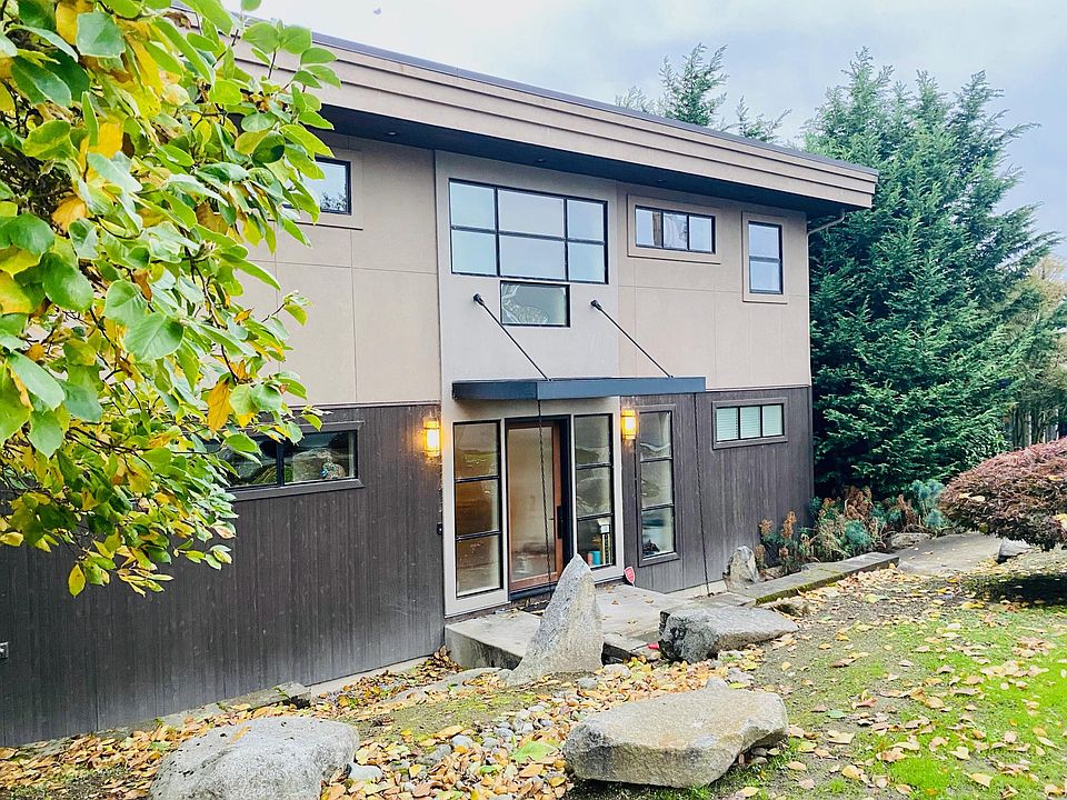 1st image of 425 8th Ave W