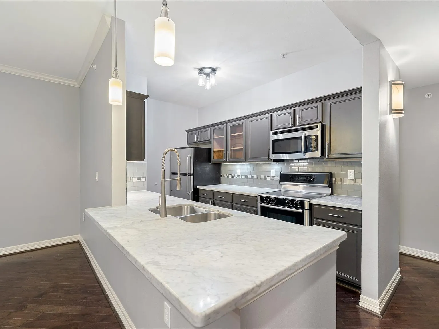 3 bed, 2.5 bath, 1507 sqft, $2,100 — Photo 3