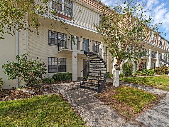 2nd image of 609 Village Cir