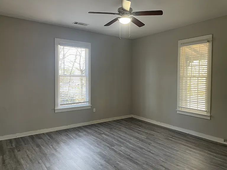 290 Henry St SE #D — Photo 7