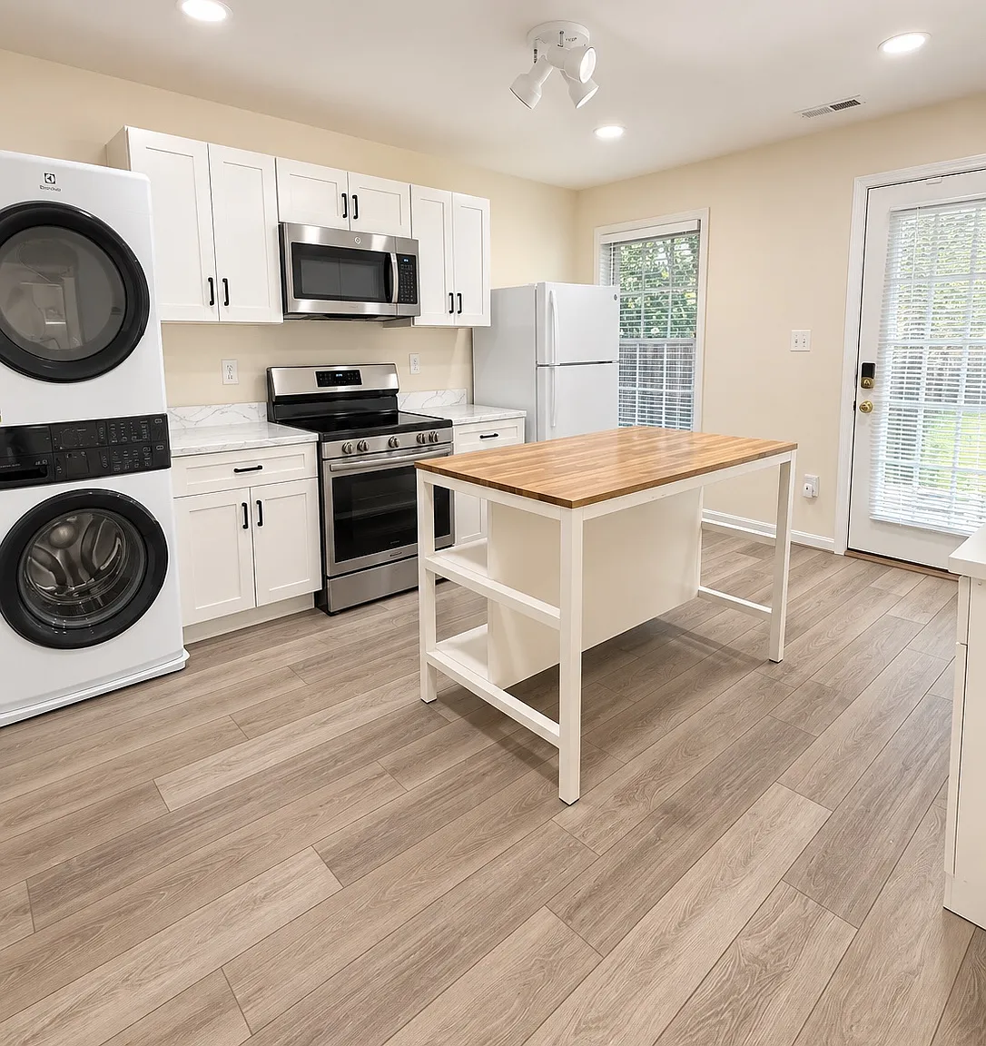 2 bed, 1450 sqft, $2,250 — Photo 1