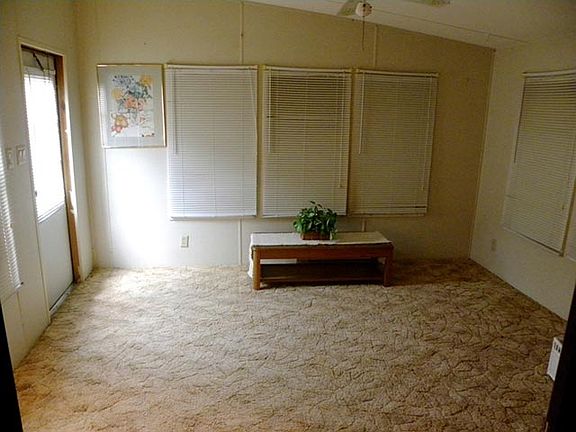 2nd image of 600 Autumn Leaf Cir
