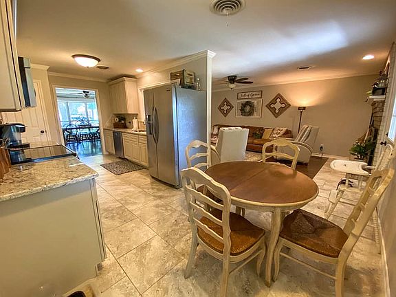 4th image of 2410 N Leighton Cir