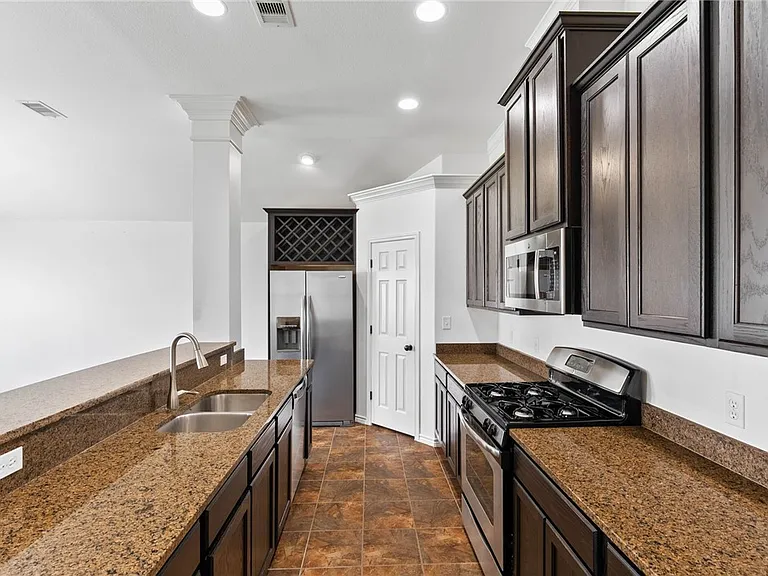 3909 Los Arroyos Dr — Photo 6