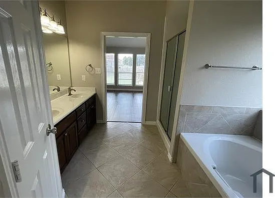 1919 Lennox Ln — Photo 8