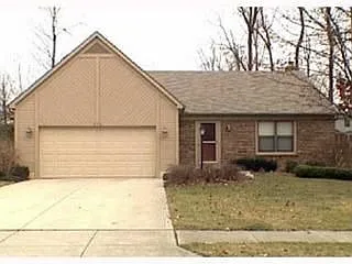 476 Howland Dr photo 1