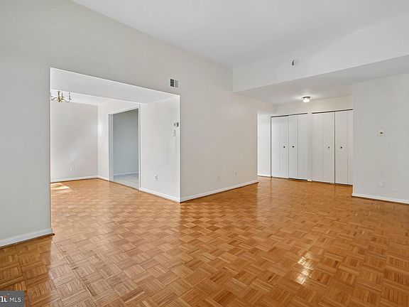 5th image of 1671 Parkcrest Cir