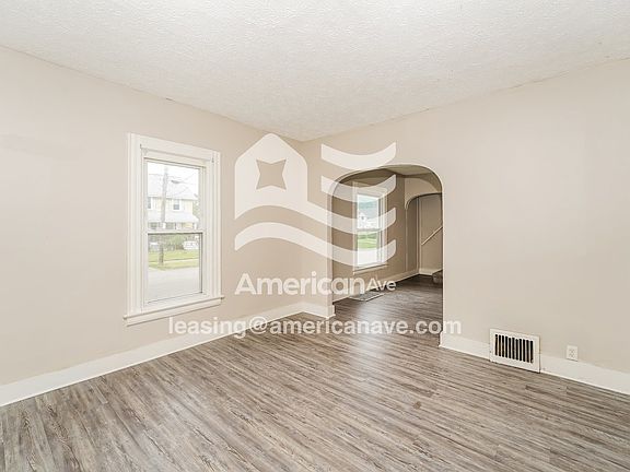 352374_004_dining_room_5.jpg