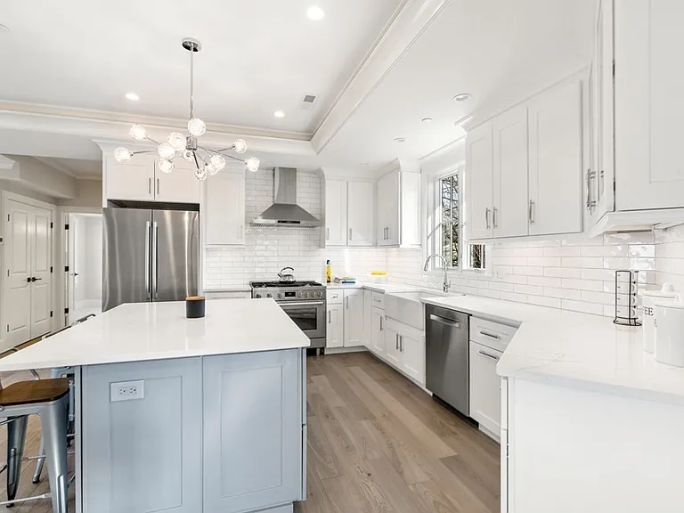 180 Adams St #5 — Photo 4