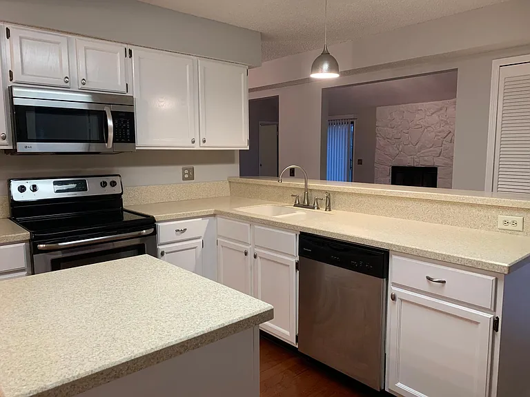 2216 Aztec Dr W — Photo 3