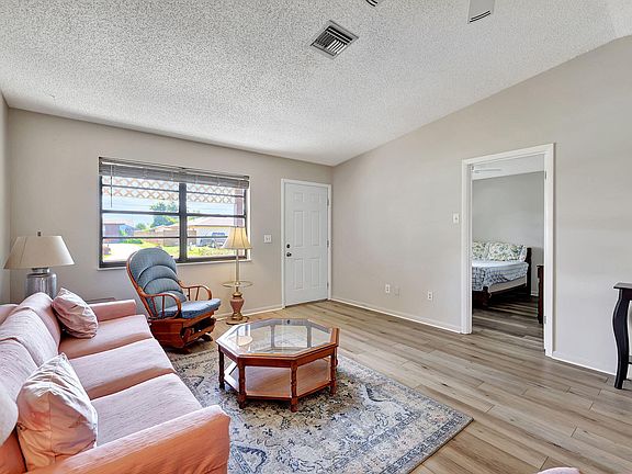 5th image of 2433 SE Warwick Street