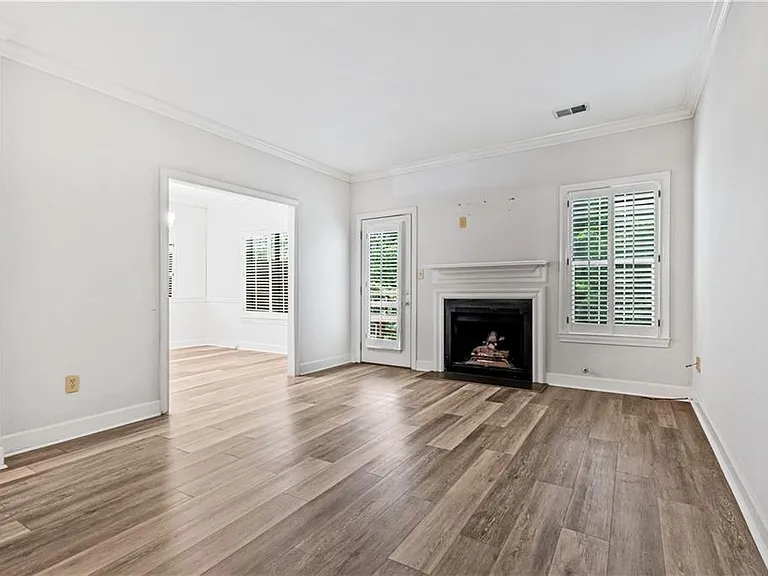 1160 Windsor Pkwy #8 — Photo 6
