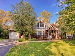 17 Pardam Knoll Rd, Miller Place, NY 11764