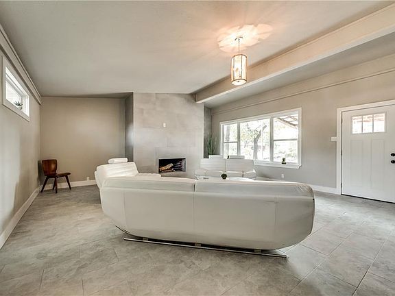 4th image of 2202 Forest Oaks Dr