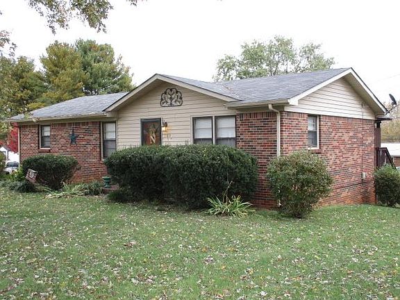 3rd image of 208 Chapel Dr