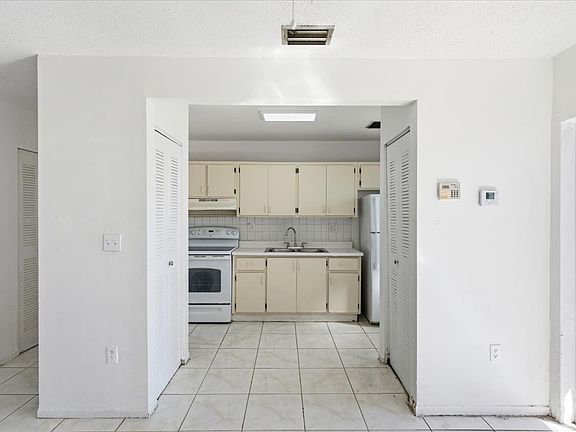 2nd image of 1143 SW 5th St APT 4