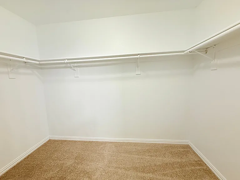 1313 Baythorne Dr — Photo 16