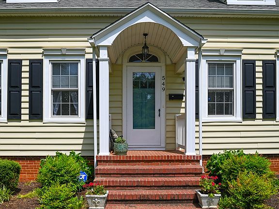 4th image of 549 Boyd St