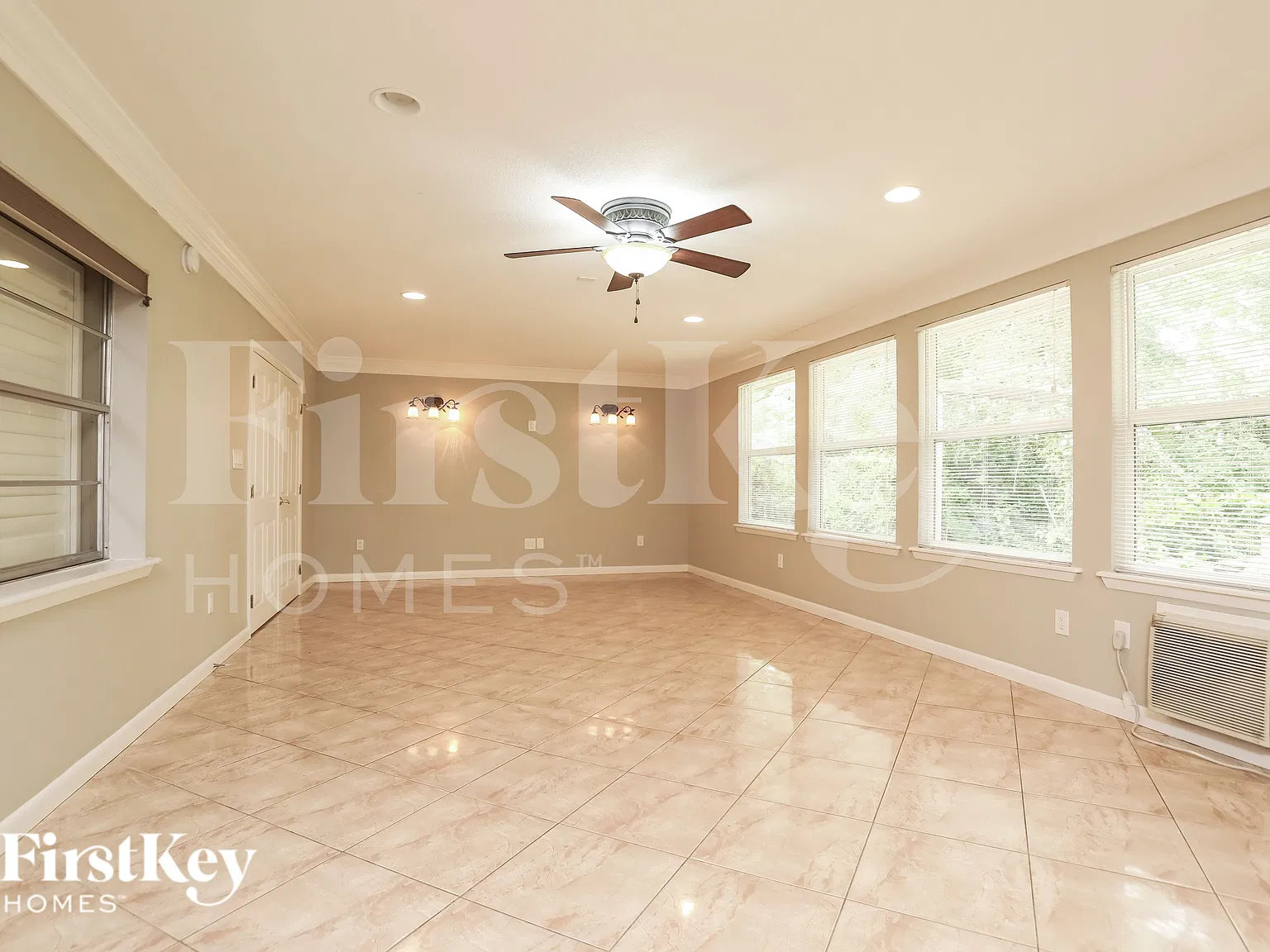 4 bed, 2.0 bath, 2414 sqft, $2,905 — Photo 2