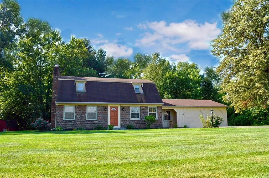111 Hereford Dr photo 1