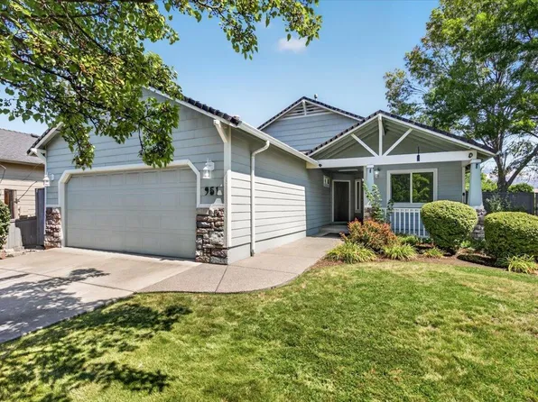 951 Village Cir, Medford, OR 97504