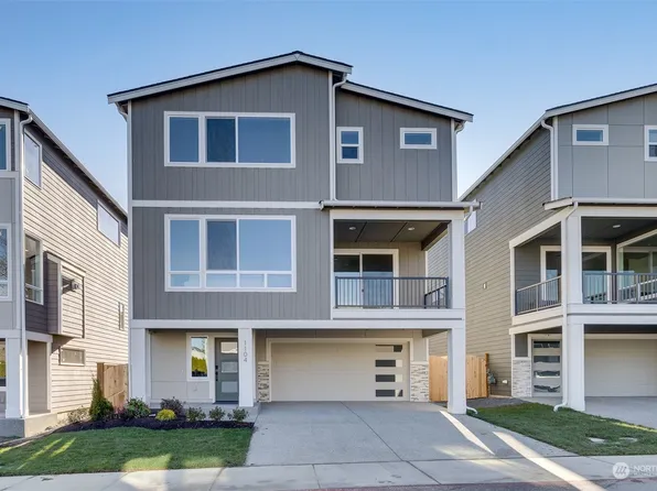 1104 168th St SW, Lynnwood, WA 98037