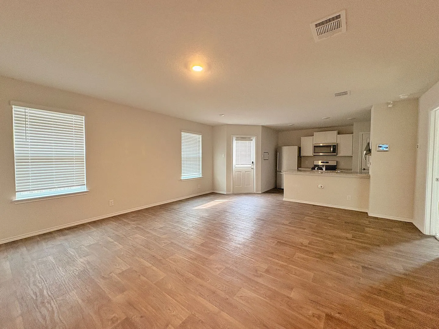 6832C — Photo 2