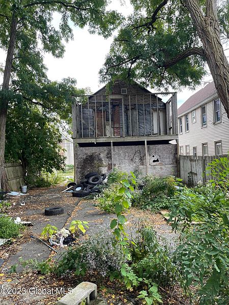 4th image of 504 Paige Street