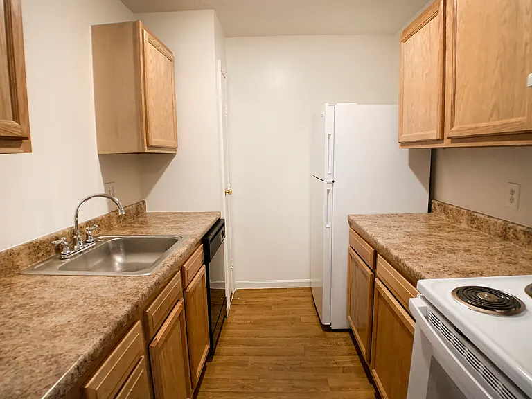 Crown Crossing Apartments — Photo 15