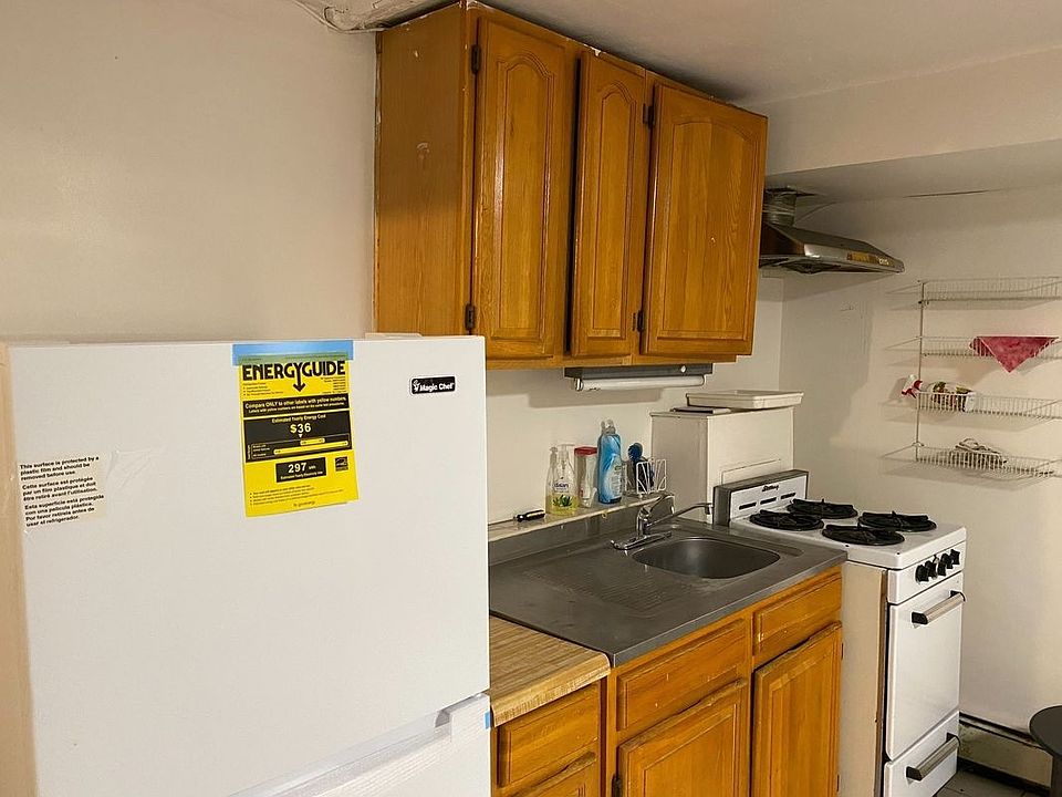 2nd image of 3457 Corlear Ave #B1