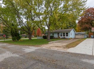 1139 Fairlawn Rd, Saint Joseph, MI 49085