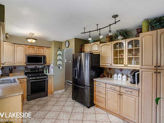 5th image of 3307 Earl Dr