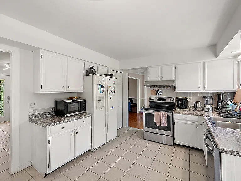 44831 Huntington Dr — Photo 16