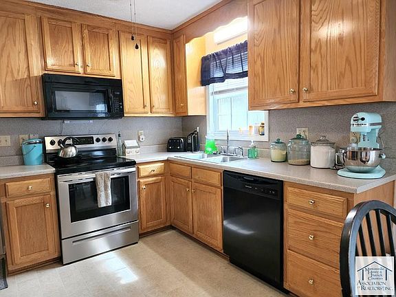 5th image of 177 Honeysuckle Dr