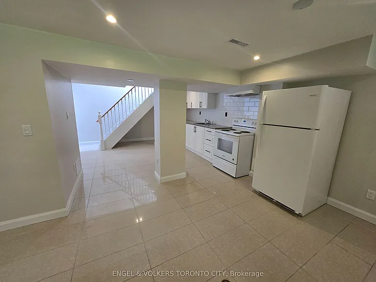 102 Crone Ct #B — Photo 10