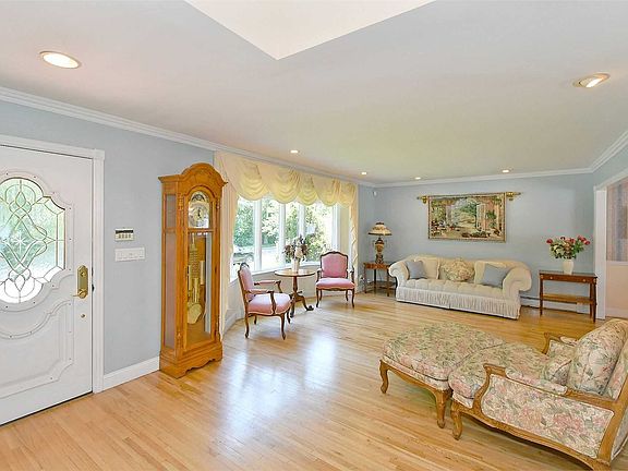 3rd image of 1814 Park Dr
