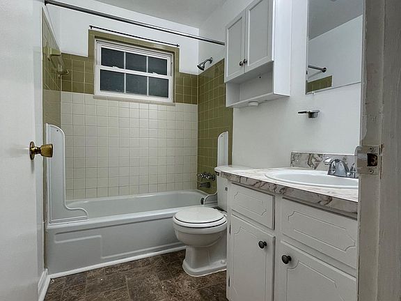 4th image of 835 Kerns Ave SW