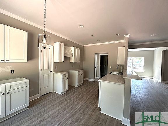 4th image of 211 Camelia Drive