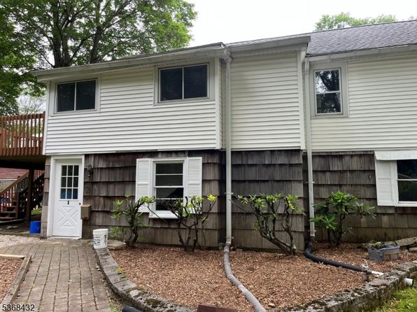 2 Hillcrest Pl