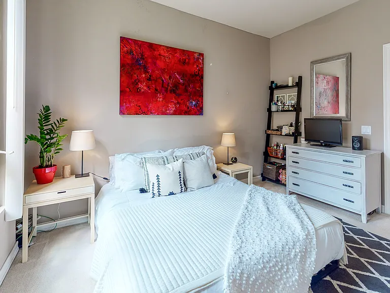 3rd bedroom - all 3 bedrooms have big closets and can easily fit queen size beds